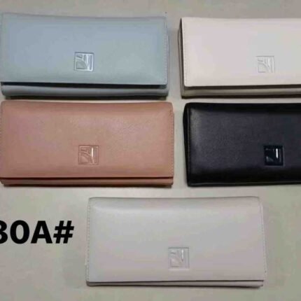 Portfel  z zapięciem na klapkę